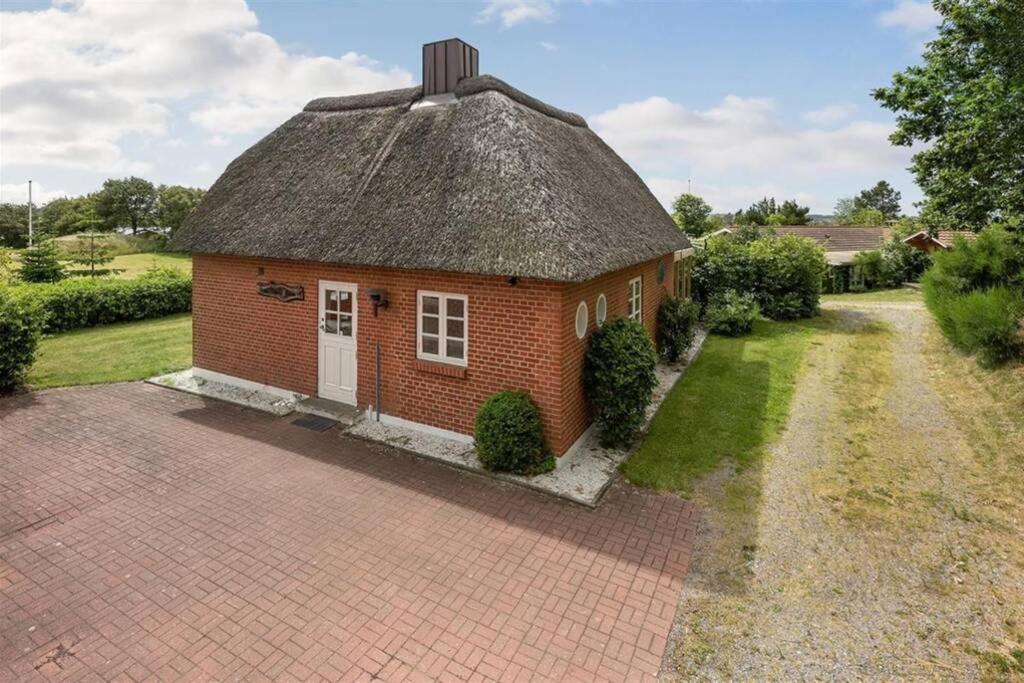 Thatched Holiday Home In Struer, Jutland With A View エクステリア 写真